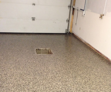 Recouvrement de plancher de beton au polyurea - Travaux de restauration de plancher de béton avec polyuréa. Travaux de resurfaçage de béton effectués à Longueuil